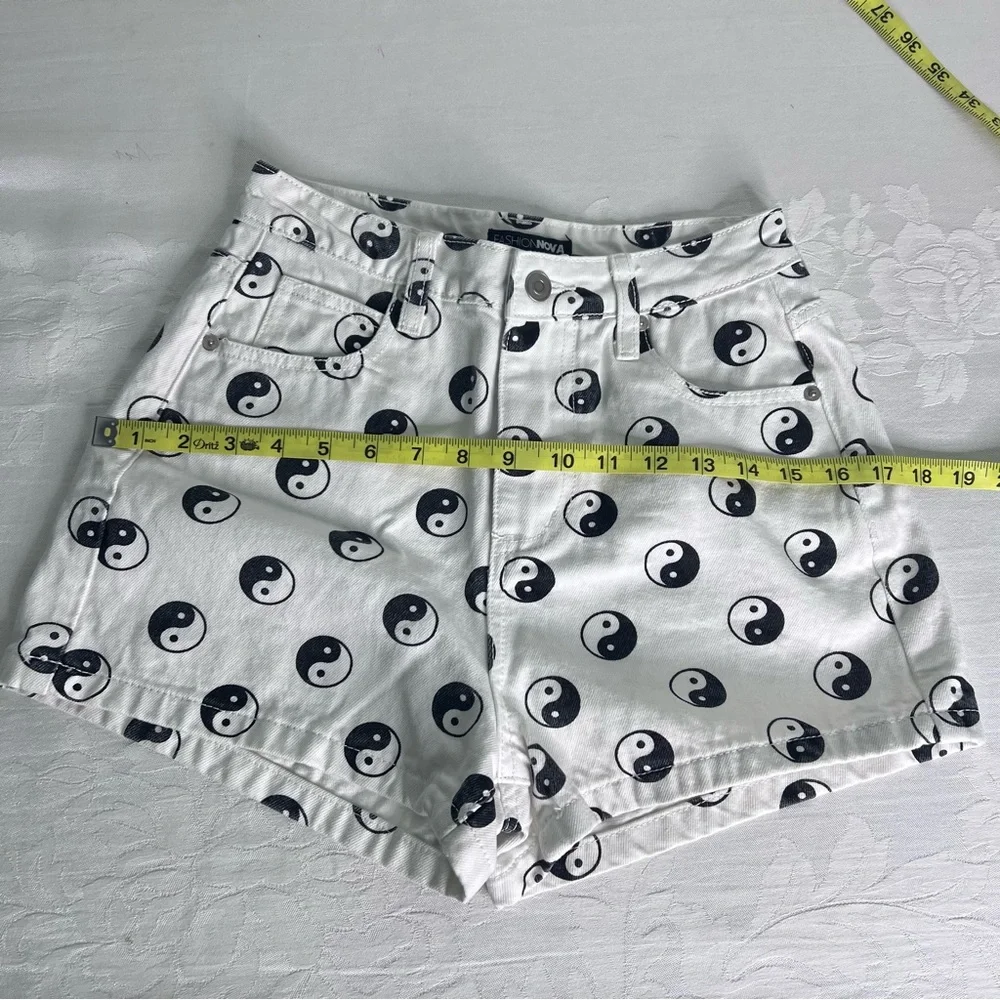 Fashion Nova Yin Yang White and Black Denim High Waisted Shorts Size 1